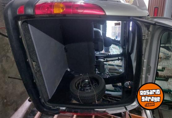 Utilitarios - Renault Kangoo 2015 GNC 175000Km - En Venta