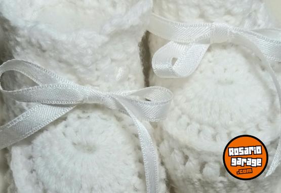 Art�culos para beb� - Escarpines y gorritos tejidos - En Venta