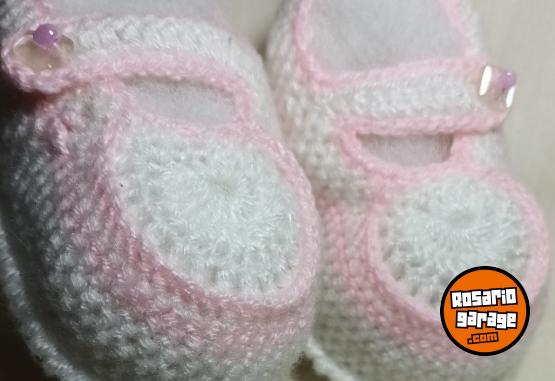 Art�culos para beb� - Escarpines y gorritos tejidos - En Venta