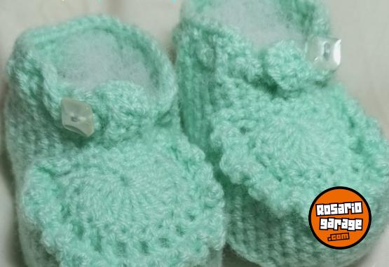 Art�culos para beb� - Escarpines y gorritos tejidos - En Venta