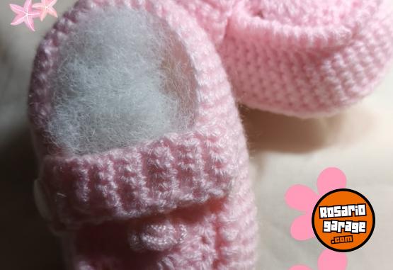 Art�culos para beb� - Escarpines y gorritos tejidos - En Venta