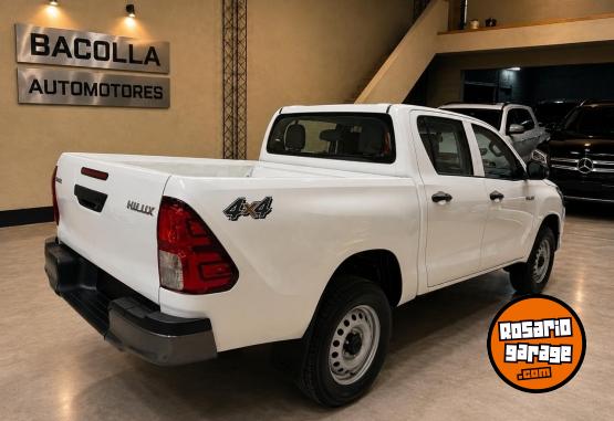 Camionetas - Toyota HILUX DX 4x4 2026 Diesel 3Km - En Venta