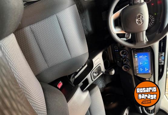 Camionetas - Toyota HILUX DX 4x4 2026 Diesel 3Km - En Venta