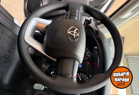 Camionetas - Toyota HILUX DX 4x4 2026 Diesel 3Km - En Venta