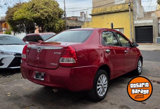 Autos - Toyota Etios xls 2015 Nafta 107000Km - En Venta