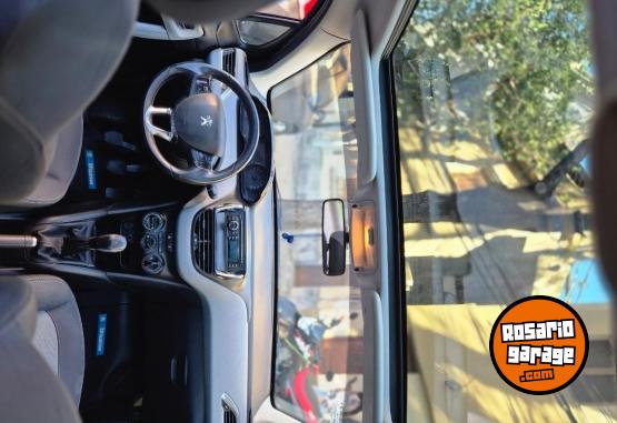Autos - Peugeot 208 allure 2013 Nafta 95000Km - En Venta