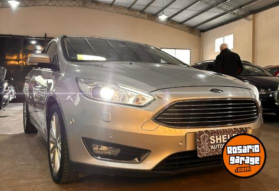 Autos - Ford Focus titanium 2.0 at 2017 Nafta 88000Km - En Venta