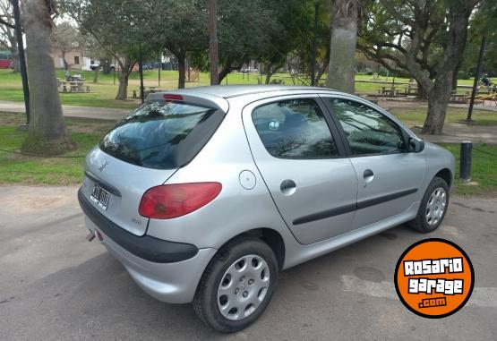 Autos - Peugeot 206 2011 Nafta 101800Km - En Venta