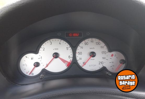 Autos - Peugeot 206 2011 Nafta 101800Km - En Venta