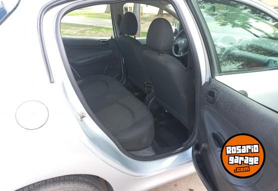 Autos - Peugeot 206 2011 Nafta 101800Km - En Venta