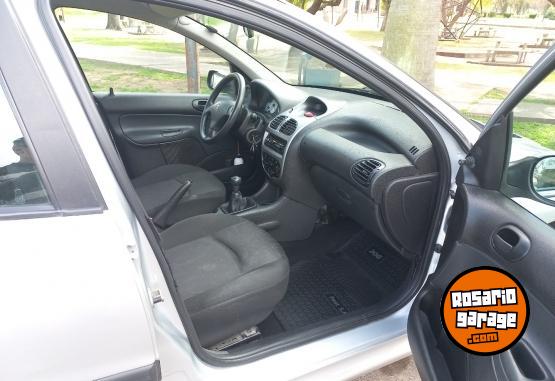 Autos - Peugeot 206 2011 Nafta 101800Km - En Venta