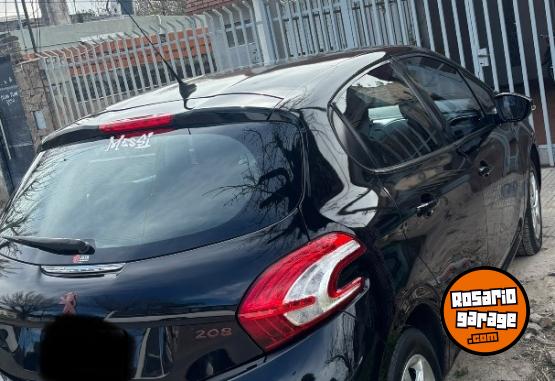 Autos - Peugeot 208 touchscreen 2015 Nafta 106000Km - En Venta