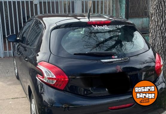 Autos - Peugeot 208 touchscreen 2015 Nafta 106000Km - En Venta