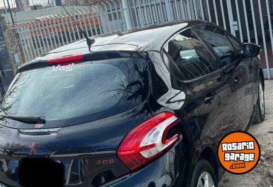 Autos - Peugeot 208 touchscreen 2015 Nafta 106000Km - En Venta
