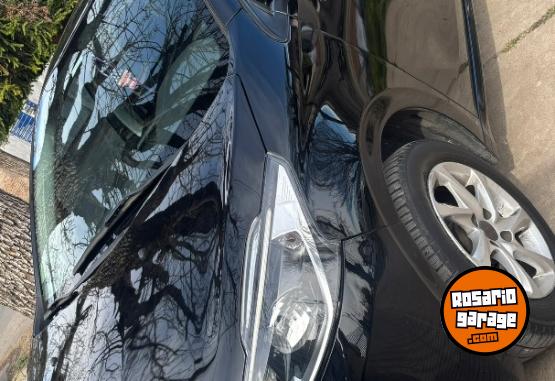Autos - Peugeot 208 touchscreen 2015 Nafta 106000Km - En Venta