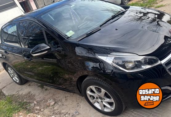 Autos - Peugeot 208 touchscreen 2015 Nafta 106000Km - En Venta