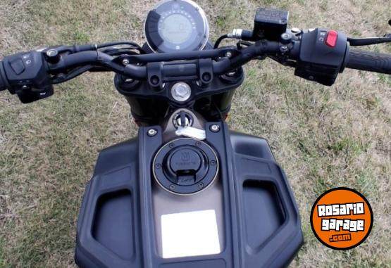 Motos - Husqvarna Svarpilen 401cc 2024 Nafta 750Km - En Venta
