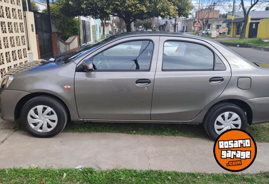 Autos - Toyota ETIOS X SEDAN MT 2020 Nafta 11500Km - En Venta