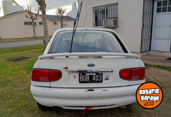 Autos - Ford Escort 1998 Nafta 126000Km - En Venta