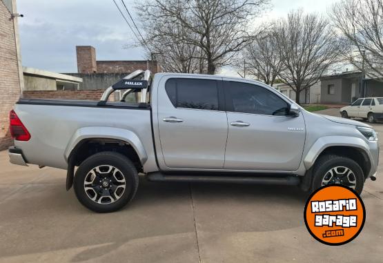 Camionetas - Toyota Hilux 2025 Diesel 10000Km - En Venta