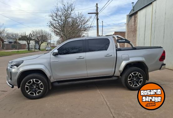 Camionetas - Toyota Hilux 2025 Diesel 10000Km - En Venta