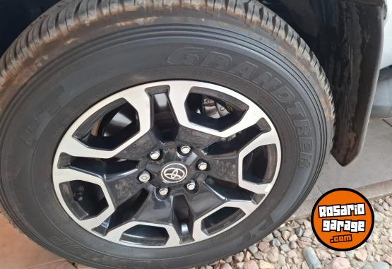 Camionetas - Toyota Hilux 2025 Diesel 10000Km - En Venta
