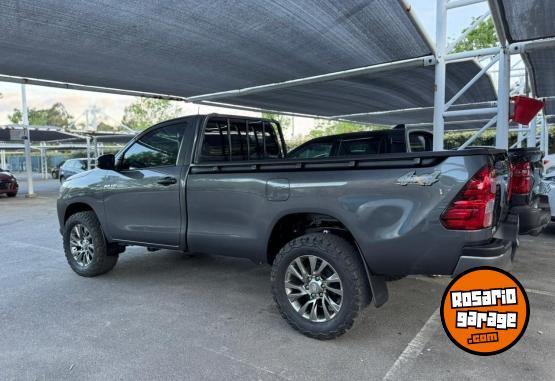 Camionetas - Toyota Hilux 2025 Diesel 2700Km - En Venta