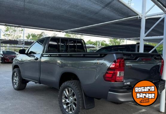 Camionetas - Toyota Hilux 2025 Diesel 2700Km - En Venta