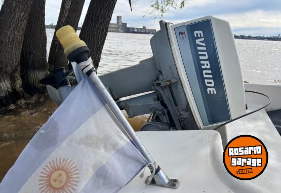 Embarcaciones - LANCHA CON MOTOR - En Venta