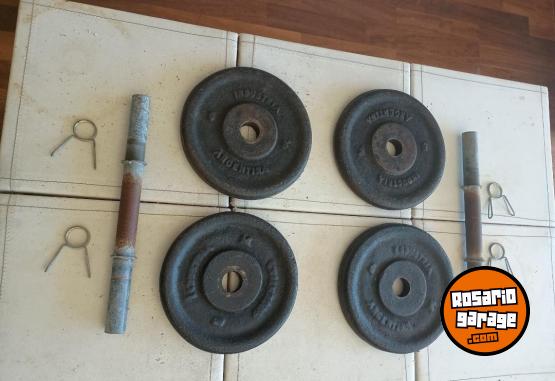 Deportes - Excelente Par de Mancuernas Macizas con Topes y 20 Kg de Discos de Fundici�n - En Venta