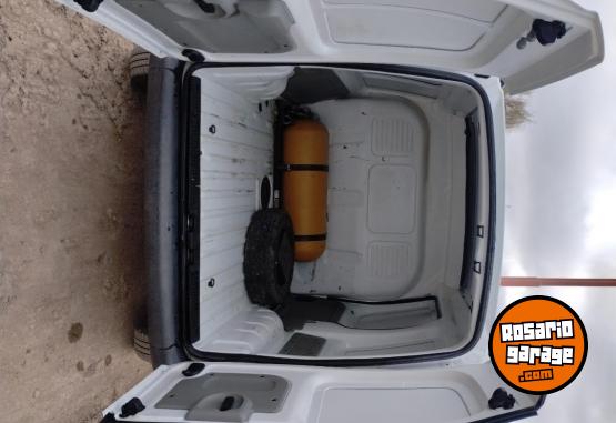 Utilitarios - Renault Kangoo 2012 GNC 149000Km - En Venta