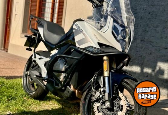 Motos - CF Mt 650 2024 Nafta 7400Km - En Venta