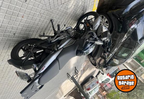Motos - Bajaj 125ls 2025 Nafta 2300Km - En Venta