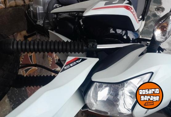 Motos - Honda Xr 150 2026 Nafta 4700Km - En Venta