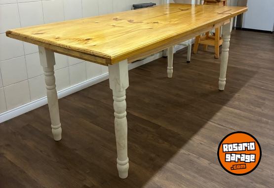 Hogar - Mesa de pino pintada y barnizada - En Venta