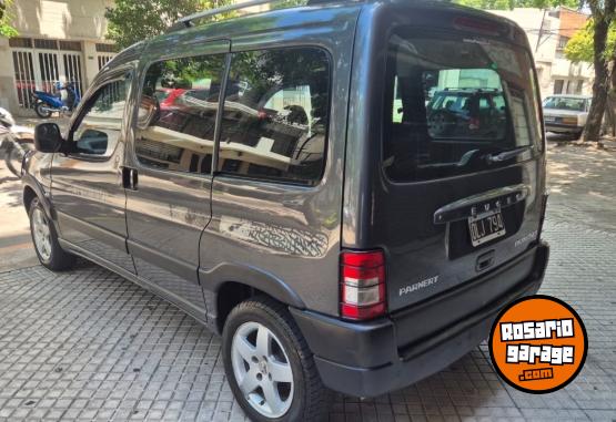 Utilitarios - Peugeot Partner 1ra mano permuto 2014 Nafta 140000Km - En Venta