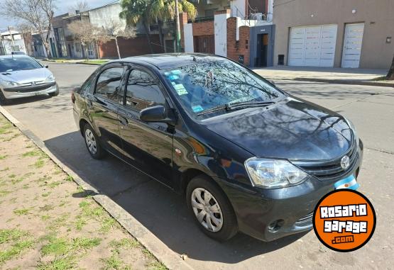 Autos - Toyota Etios XS 2014 GNC 146000Km - En Venta