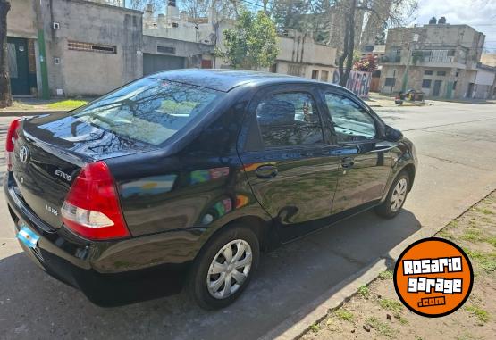 Autos - Toyota Etios XS 2014 GNC 146000Km - En Venta