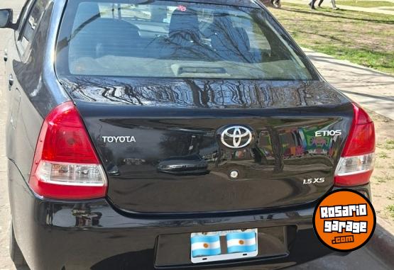 Autos - Toyota Etios XS 2014 GNC 146000Km - En Venta