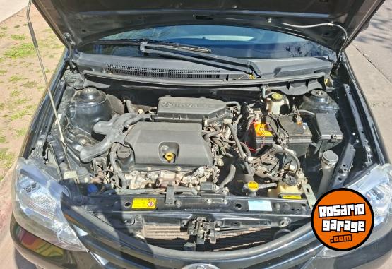 Autos - Toyota Etios XS 2014 GNC 146000Km - En Venta