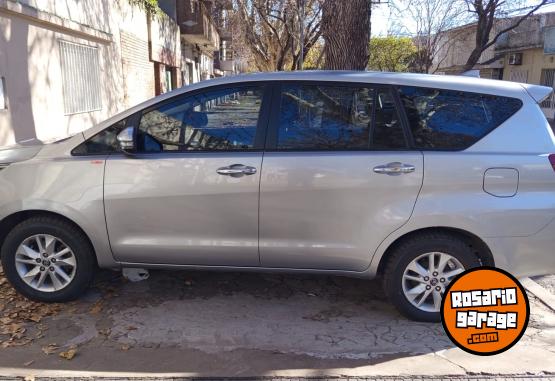 Camionetas - Toyota Innova srv 2020 Nafta 113000Km - En Venta