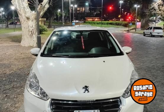 Autos - Peugeot 208 2014 Nafta 82000Km - En Venta