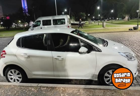 Autos - Peugeot 208 2014 Nafta 82000Km - En Venta