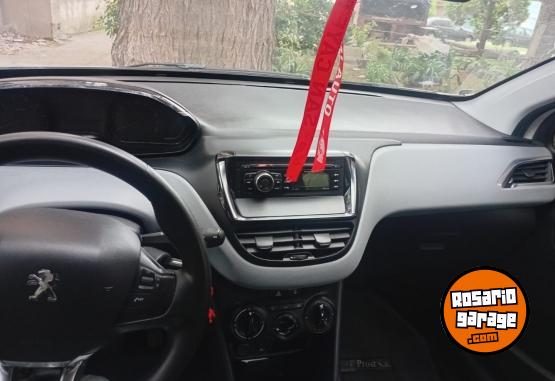 Autos - Peugeot 208 2014 Nafta 82000Km - En Venta