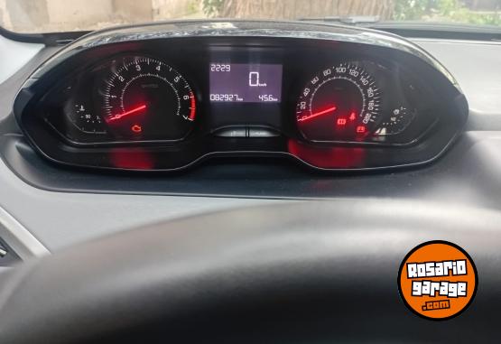 Autos - Peugeot 208 2014 Nafta 82000Km - En Venta