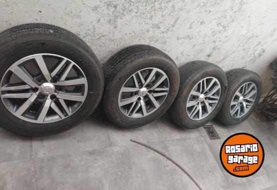 Accesorios para Autos - Llantas 18 Toyota Hilux SRX Muy buenas. $1.800.000 las 4. NO BAJO PRECIO - En Venta
