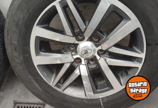 Accesorios para Autos - Llantas 18 Toyota Hilux SRX Muy buenas. $1.800.000 las 4. NO BAJO PRECIO - En Venta