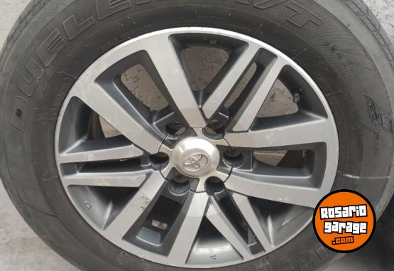 Accesorios para Autos - Llantas 18 Toyota Hilux SRX Muy buenas. $1.800.000 las 4. NO BAJO PRECIO - En Venta