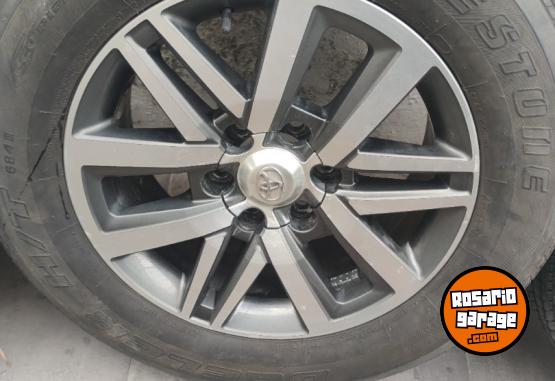 Accesorios para Autos - Llantas 18 Toyota Hilux SRX Muy buenas. $1.800.000 las 4. NO BAJO PRECIO - En Venta
