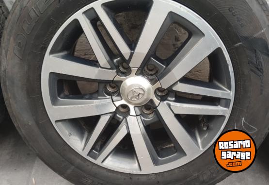 Accesorios para Autos - Llantas 18 Toyota Hilux SRX Muy buenas. $1.800.000 las 4. NO BAJO PRECIO - En Venta